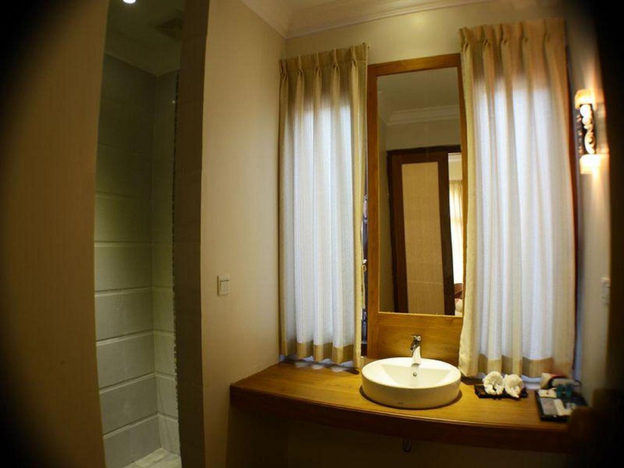 Manisanda Hotel Баган Экстерьер фото